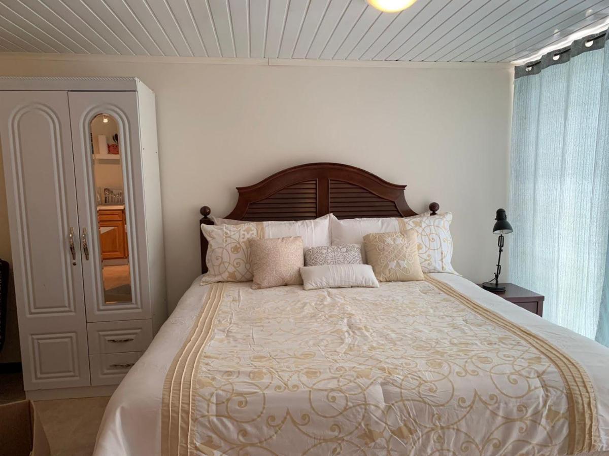 Sandpiper Beach Apartments Palm Beach Екстер'єр фото